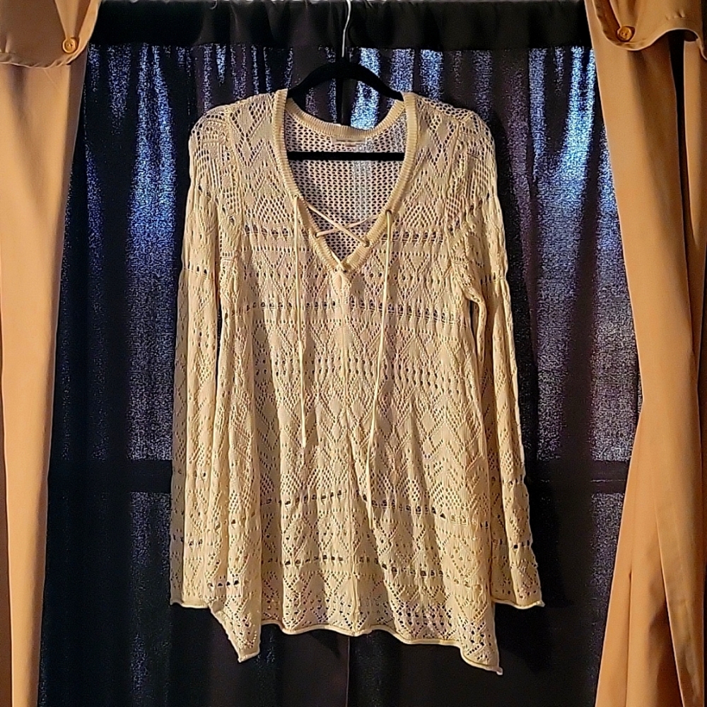Beautiful ladies sweater super soft and comfortable knit, never worn.
